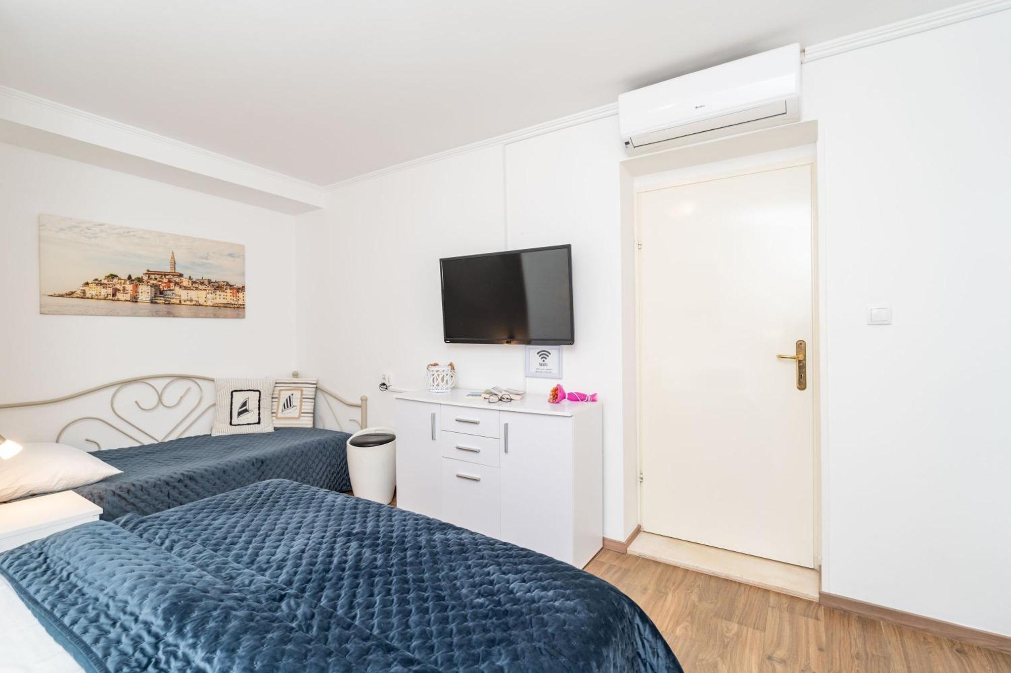 Apartments And Room Lora Dubrovnik Exterior photo